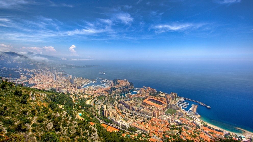 Monaco from above, seen during a day trip with Sunny Days Prestige Travel. Image courtsey: https://wallpaperscraft.com